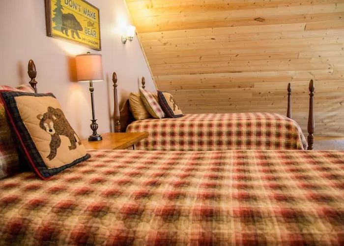 Twin Owls Lodge, Great For Families Master Bedroom, Loft, Full Kitchen, Dogs Ok
