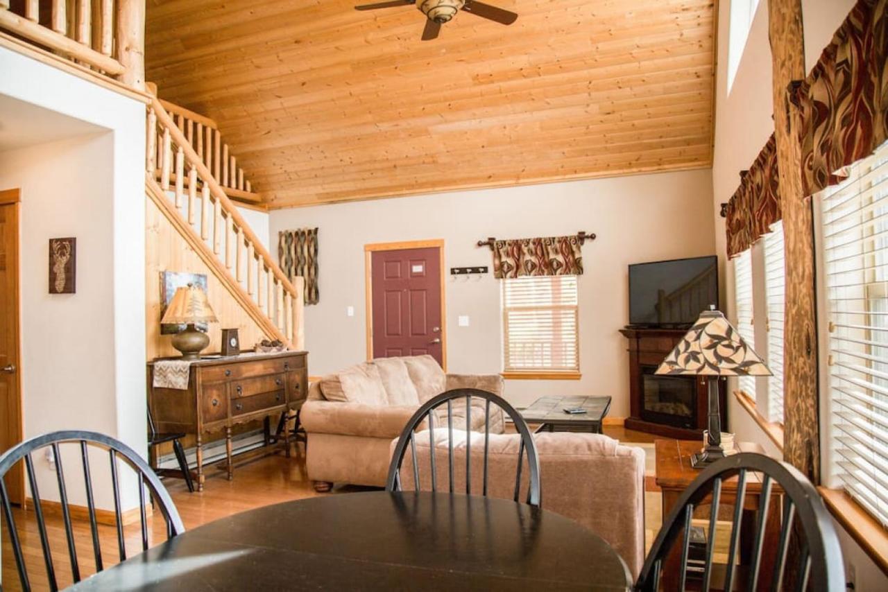 Twin Owls Lodge, Great For Families Master Bedroom, Loft, Full Kitchen, Dogs Ok