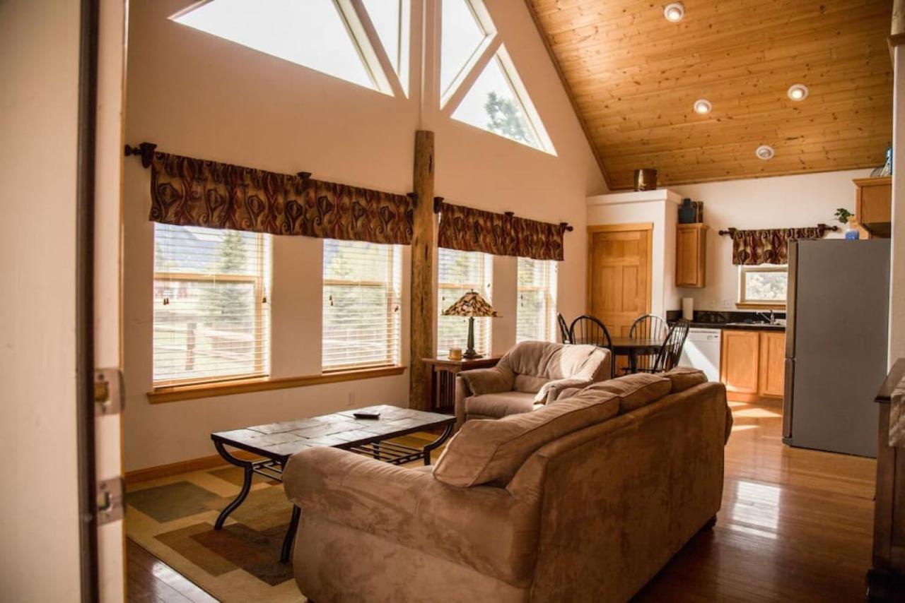 Twin Owls Lodge, Great For Families Master Bedroom, Loft, Full Kitchen, Dogs Ok Сasa de vacaciones