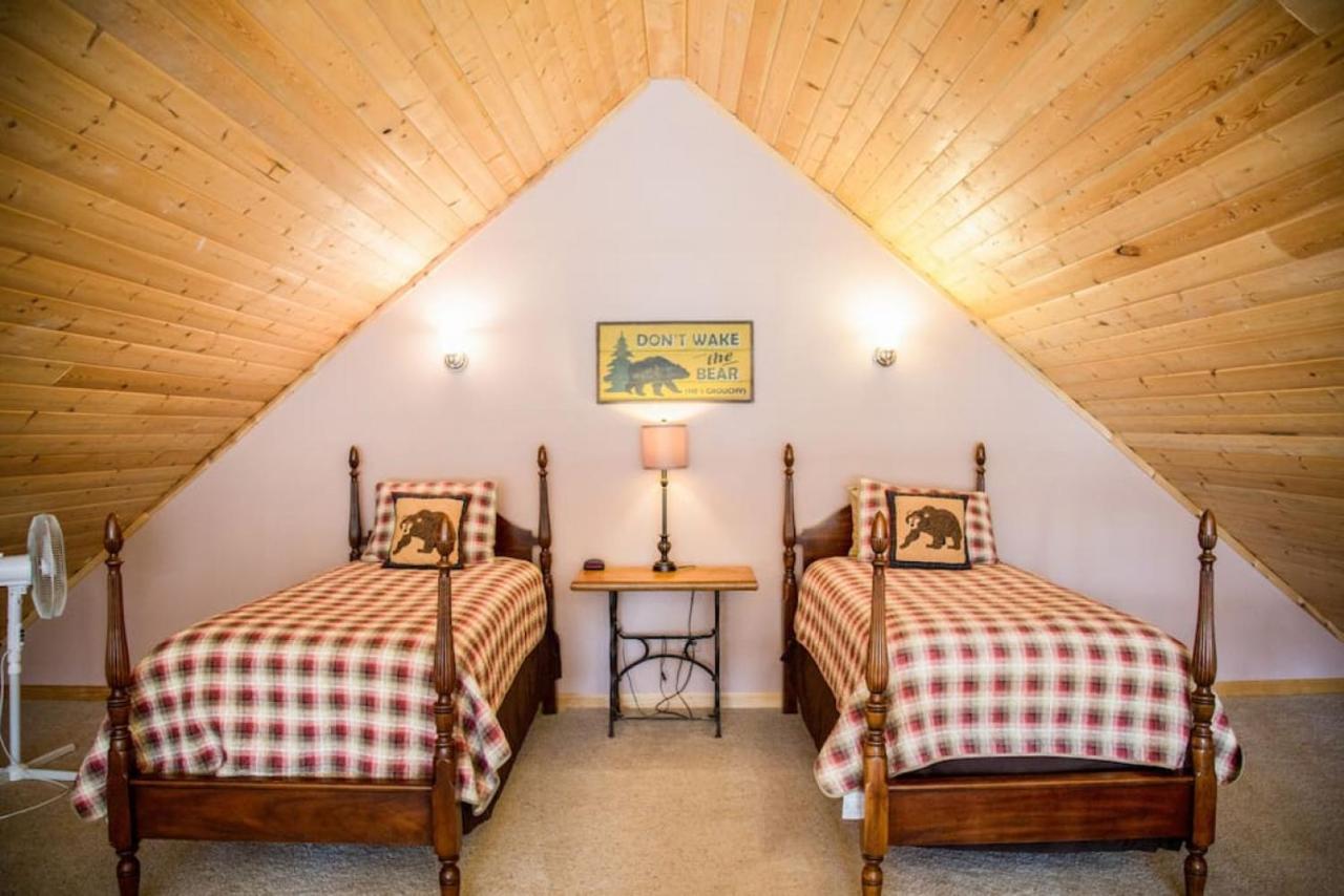Twin Owls Lodge, Great For Families Master Bedroom, Loft, Full Kitchen, Dogs Ok Hébergement de vacances