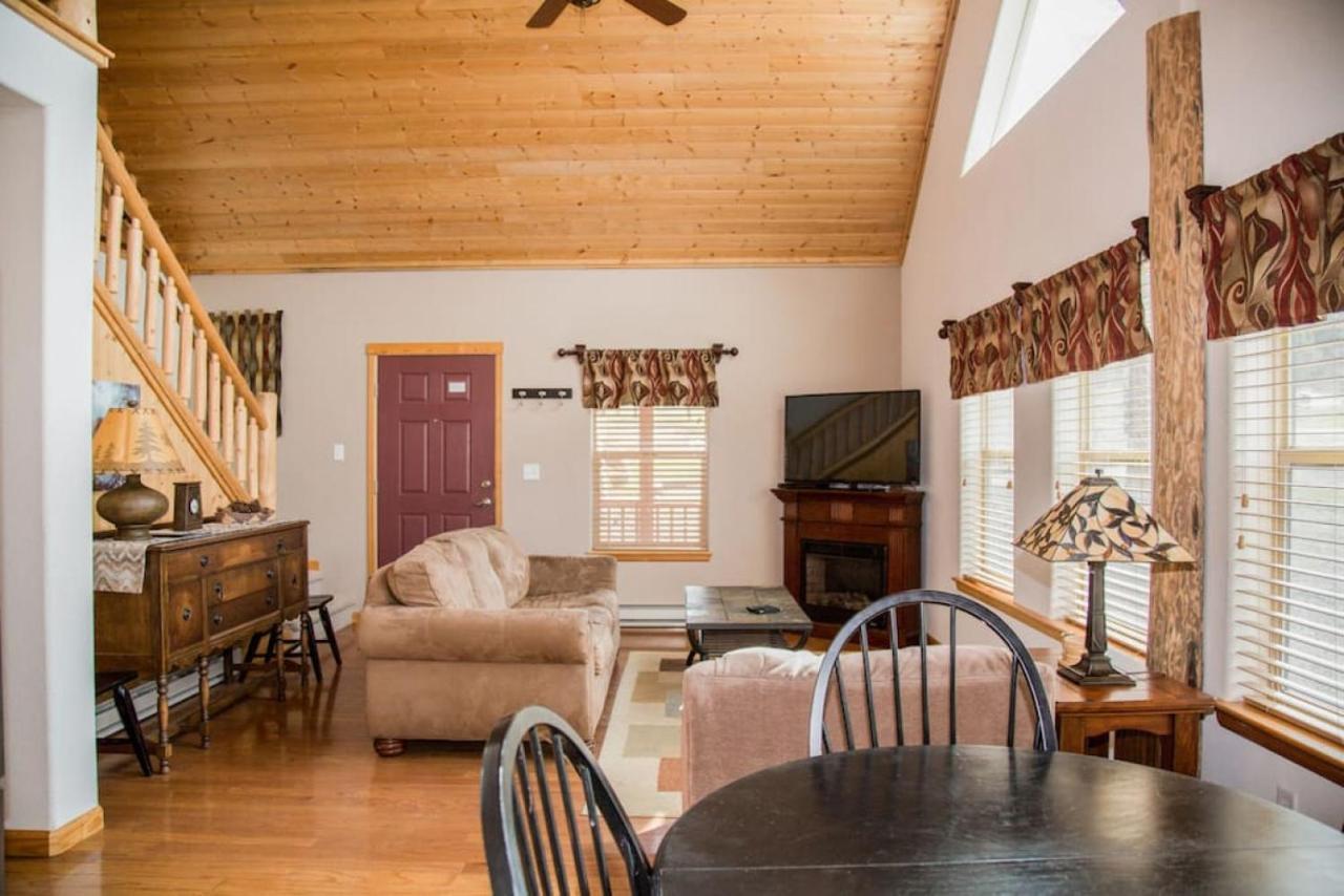 Hébergement de vacances Twin Owls Lodge, Great For Families Master Bedroom, Loft, Full Kitchen, Dogs Ok *