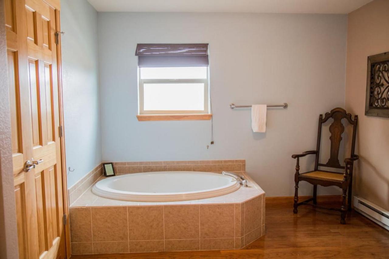 Twin Owls Lodge, Great For Families Master Bedroom, Loft, Full Kitchen, Dogs Ok * Estes Park