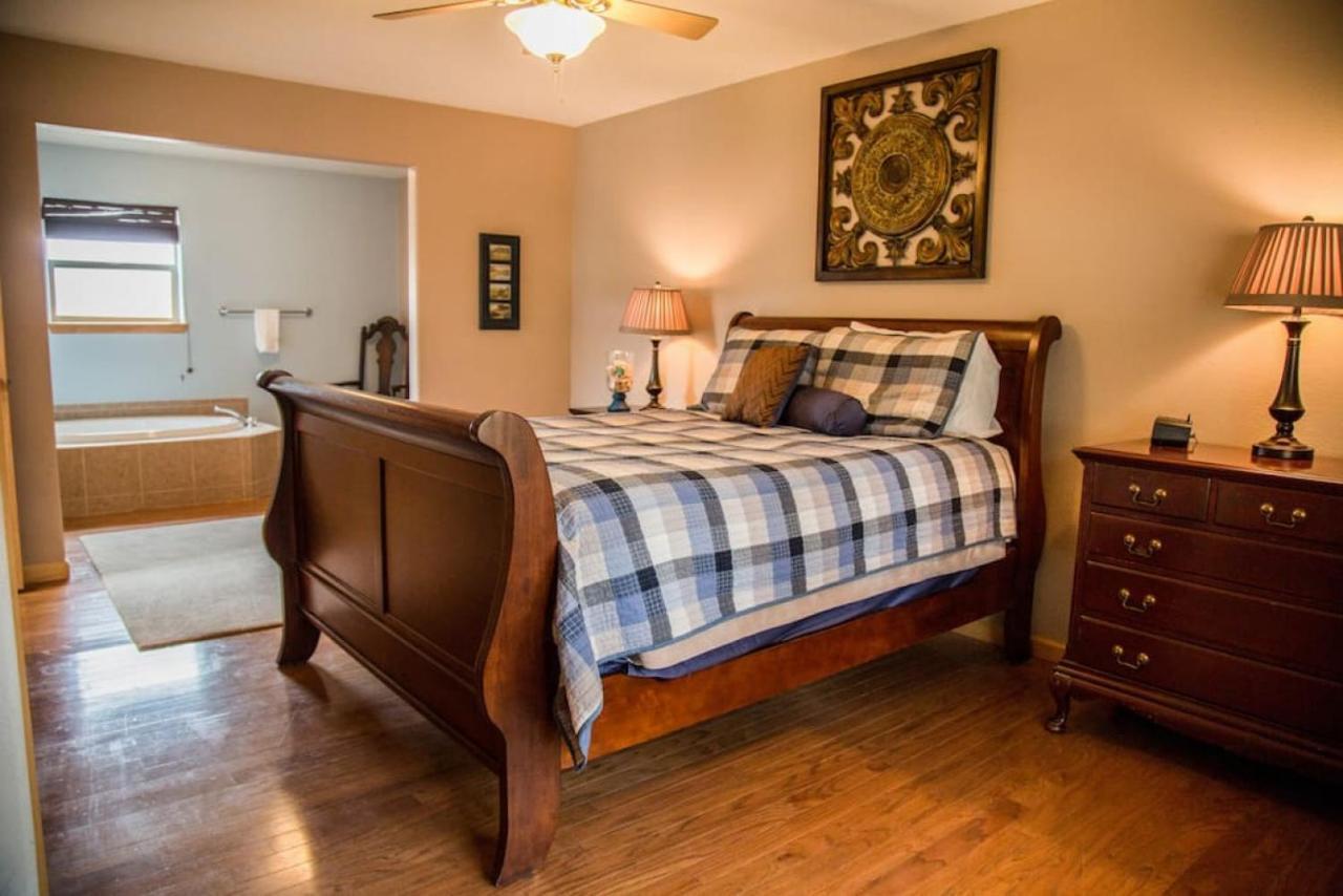 Hébergement de vacances Twin Owls Lodge, Great For Families Master Bedroom, Loft, Full Kitchen, Dogs Ok Estes Park