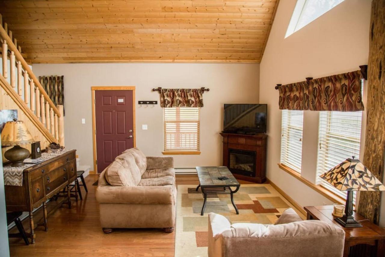 Hébergement de vacances Twin Owls Lodge, Great For Families Master Bedroom, Loft, Full Kitchen, Dogs Ok *